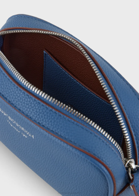 femei R802G587 carcasă pentru cameră cu imprimeu de căprioare cu curea de umăr Armani albastru