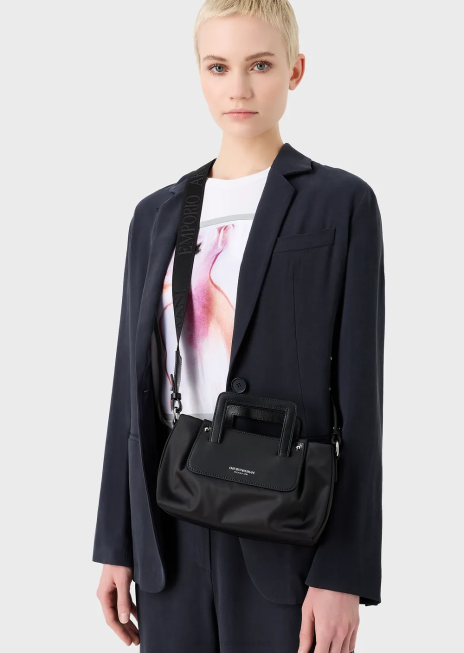 femei R802G634 geantă mică de mână din nailon satinat cu curea de umăr Armani negru